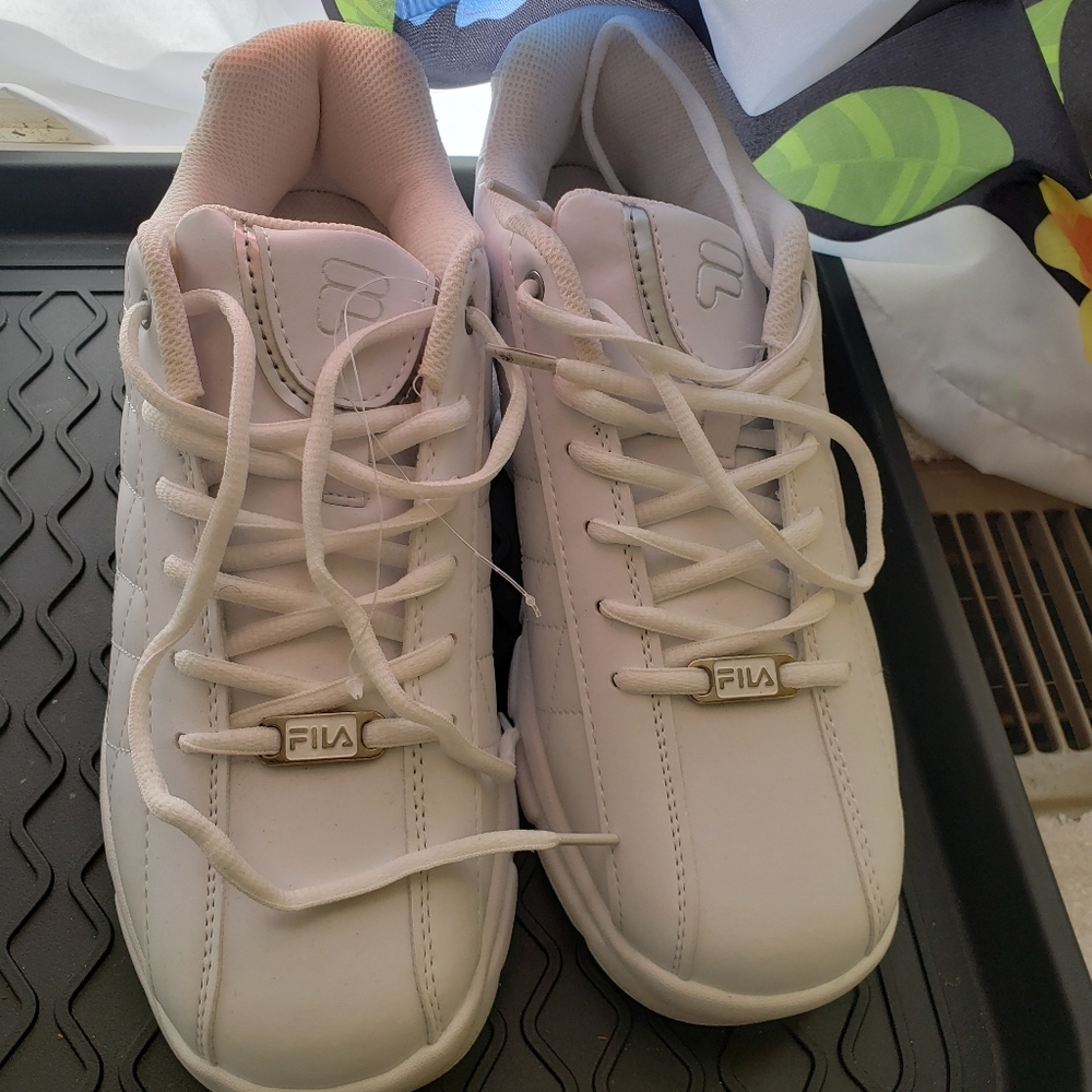Men's white leather sneaker